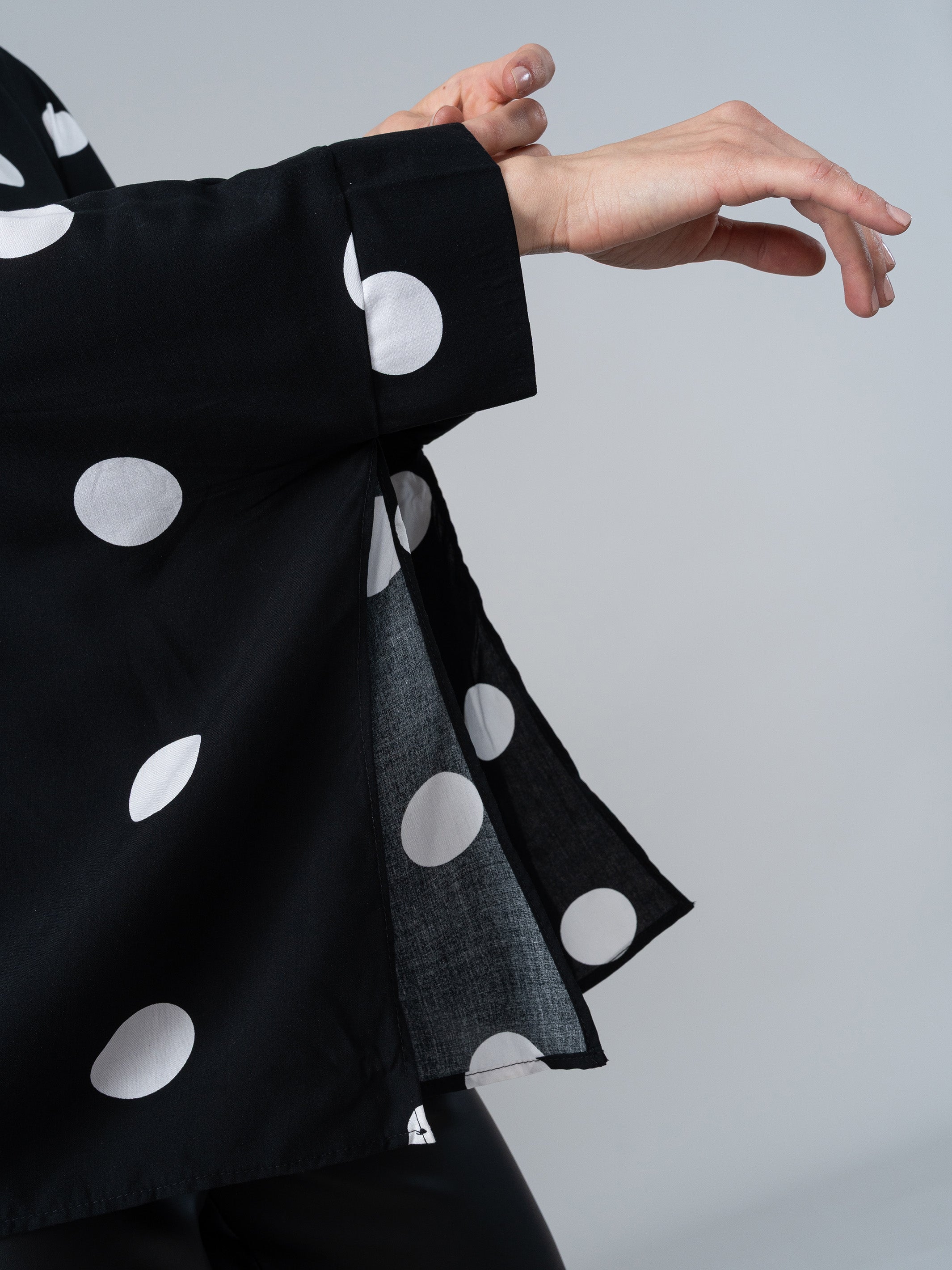 Blusa Cuadrada Polka Dods