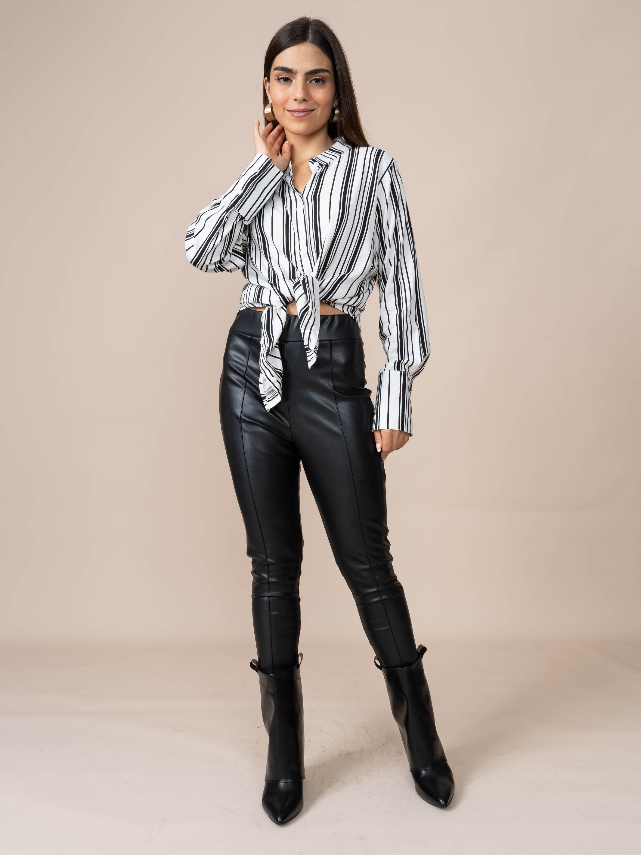 Blusa Gianina Rayas Negras