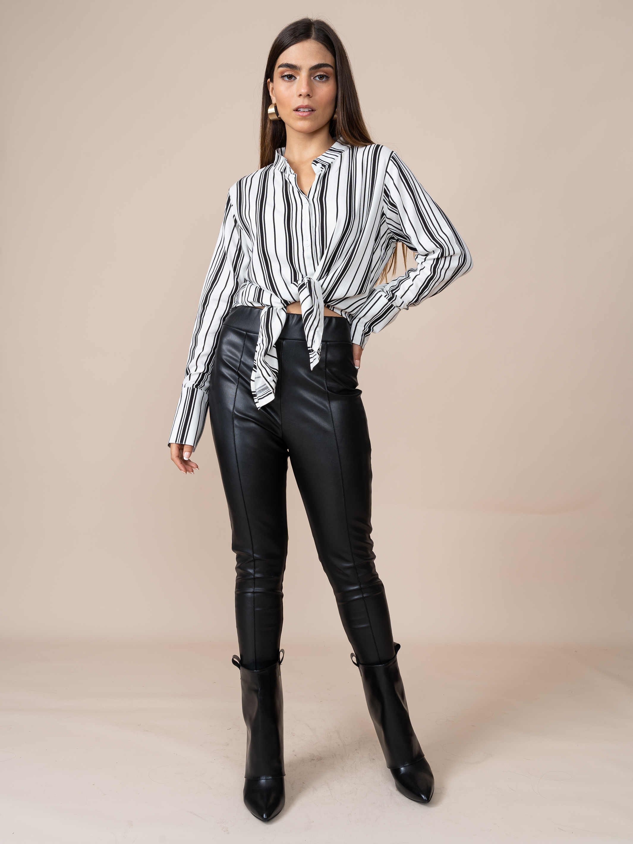 Blusa Gianina Rayas Negras