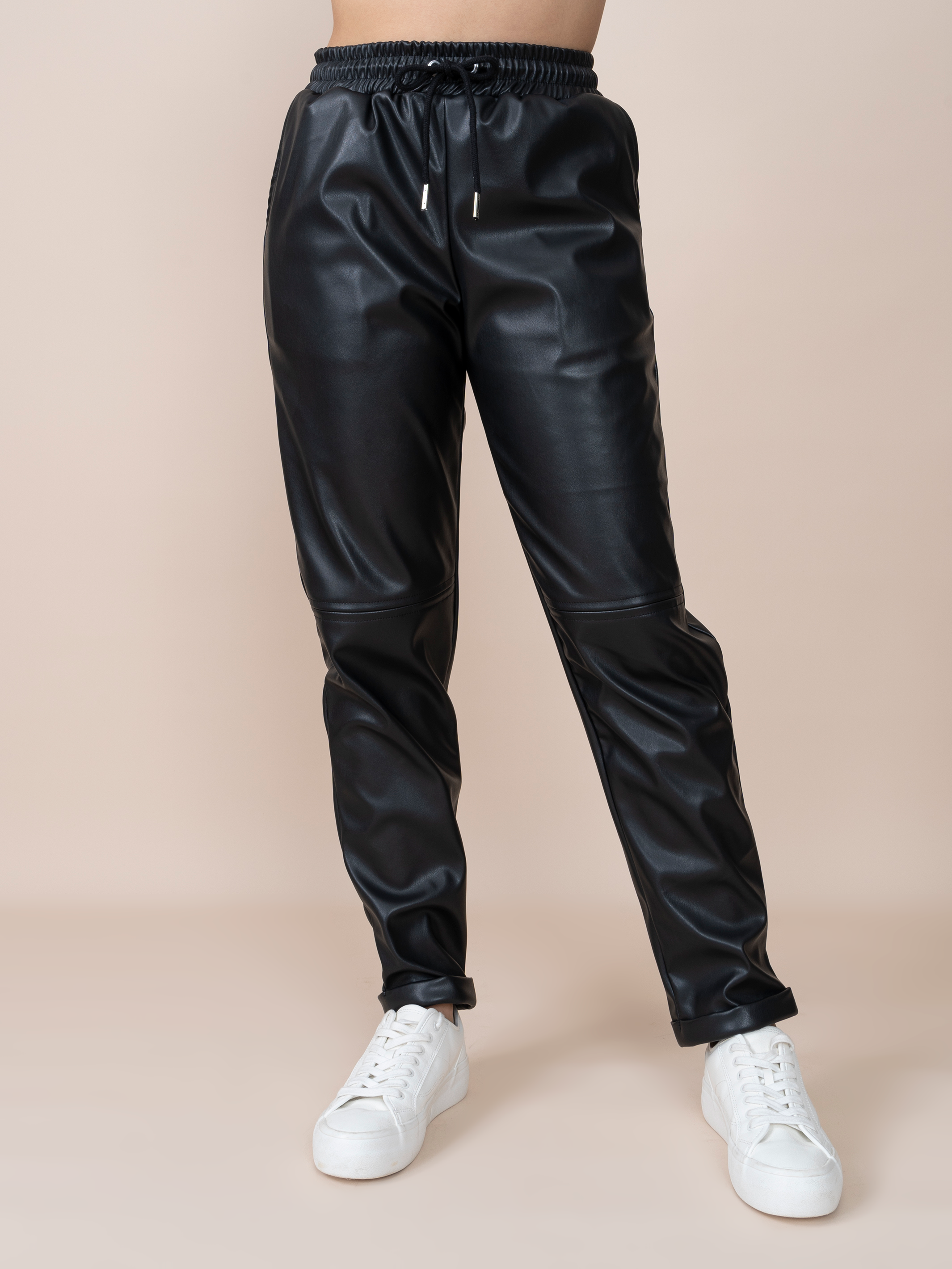 Jogger de Cuerina Grace Negra