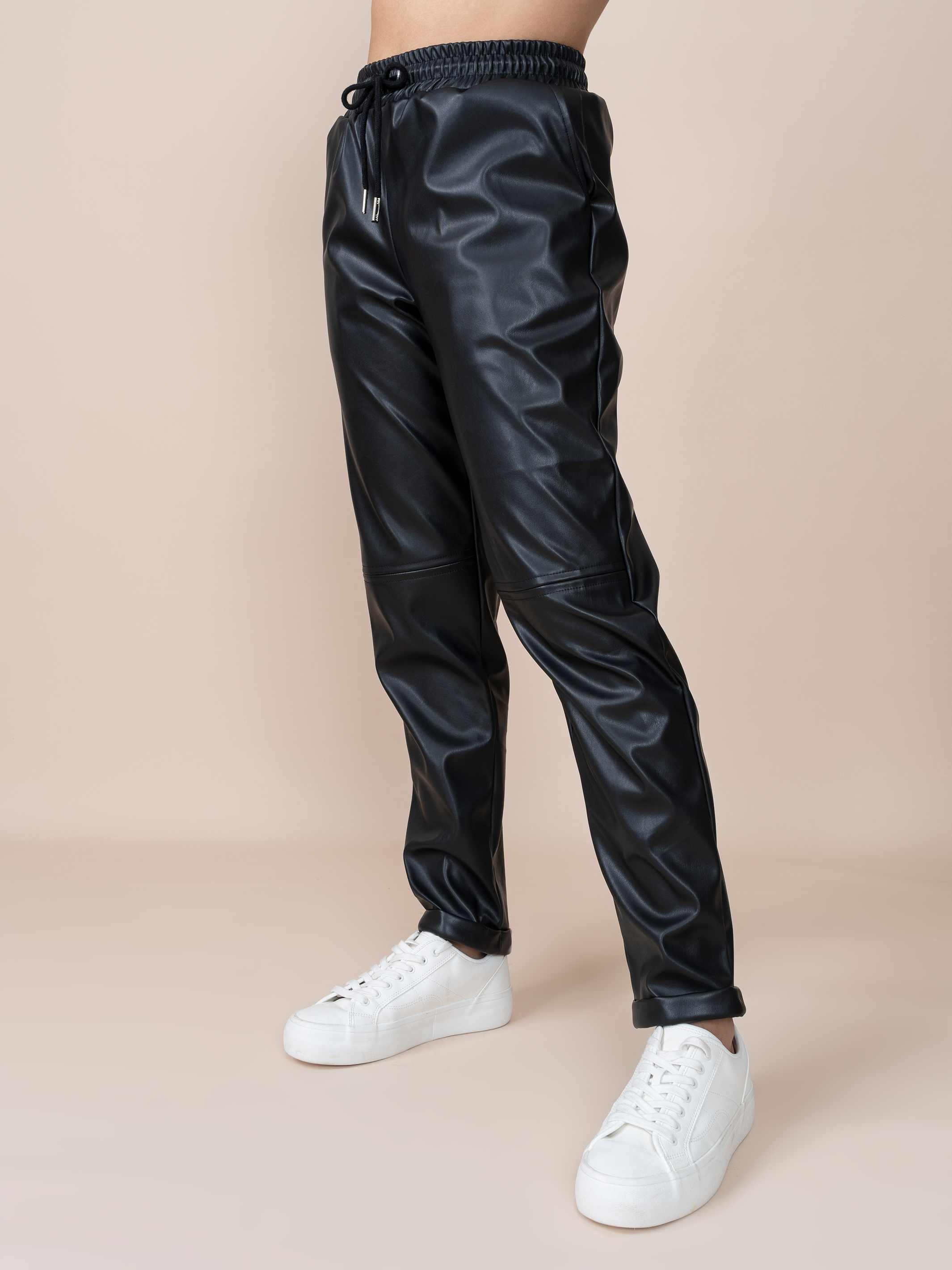 Jogger de Cuerina Grace Negra