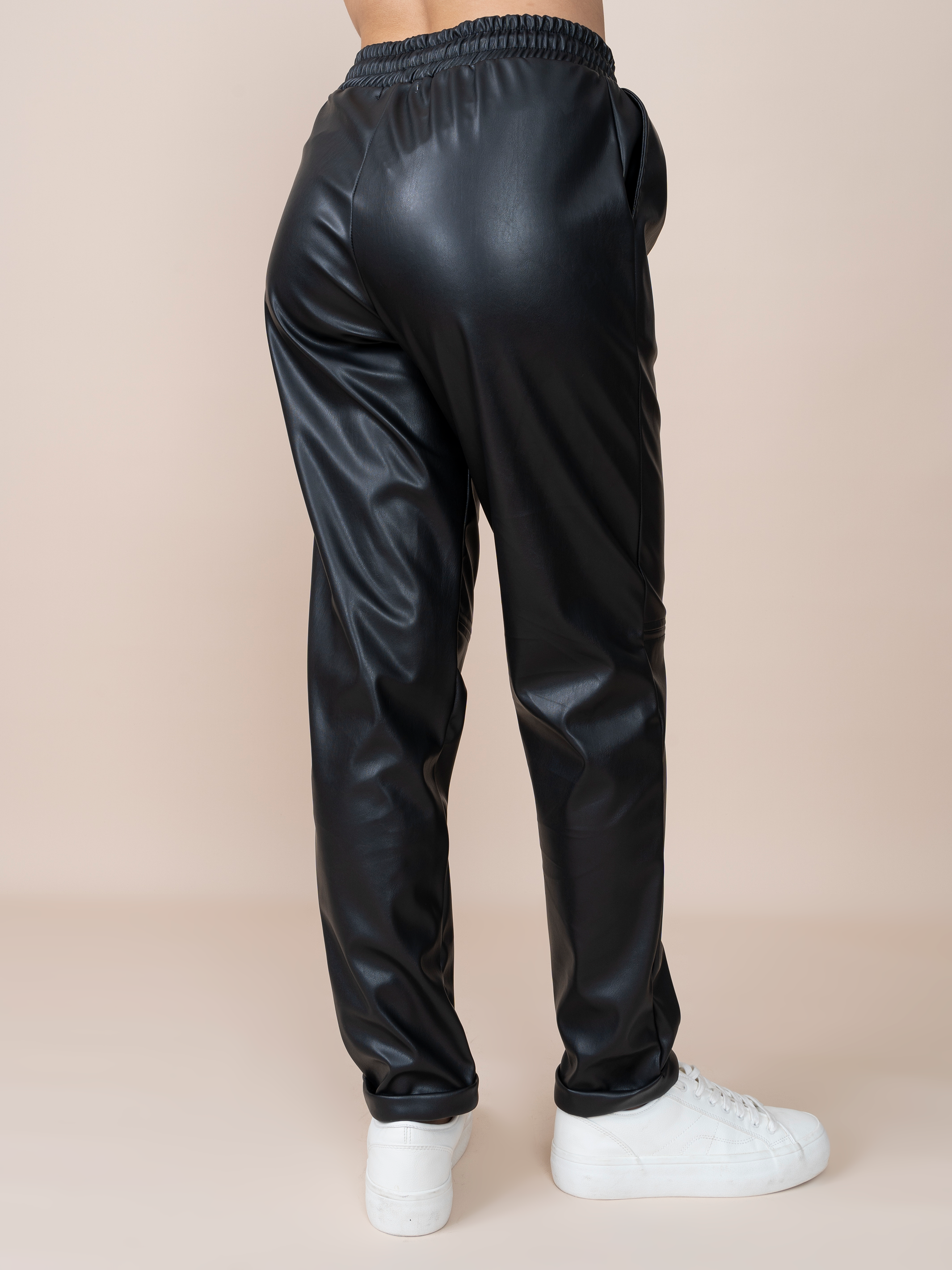 Jogger de Cuerina Grace Negra