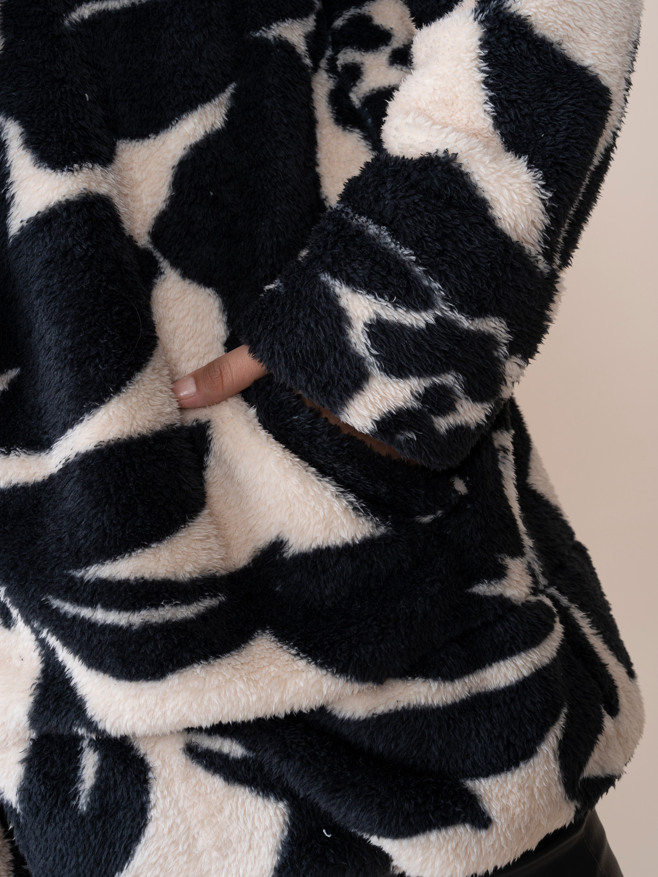 Abrigo Viviana Estampado Negro