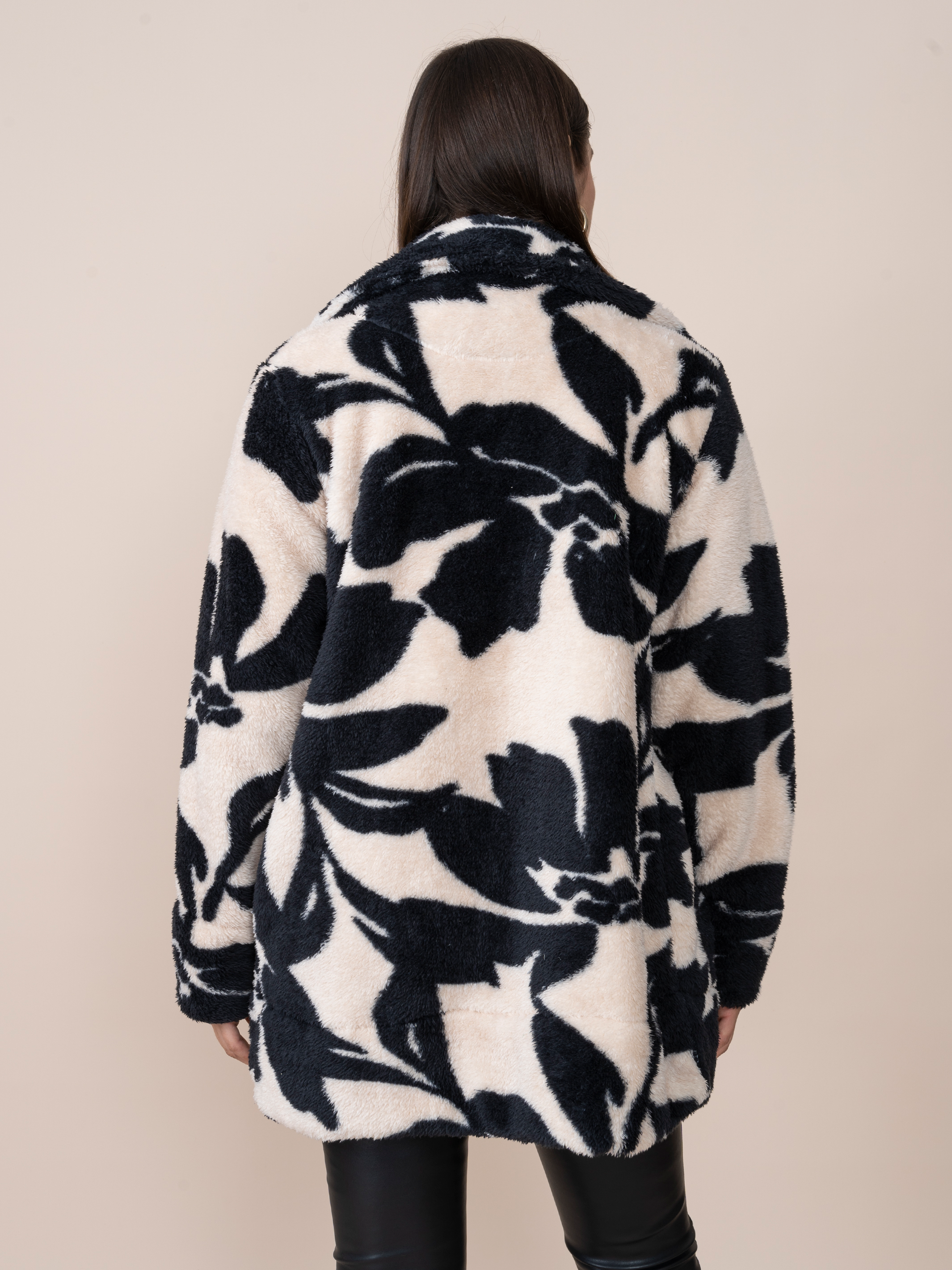 Abrigo Viviana Estampado Negro