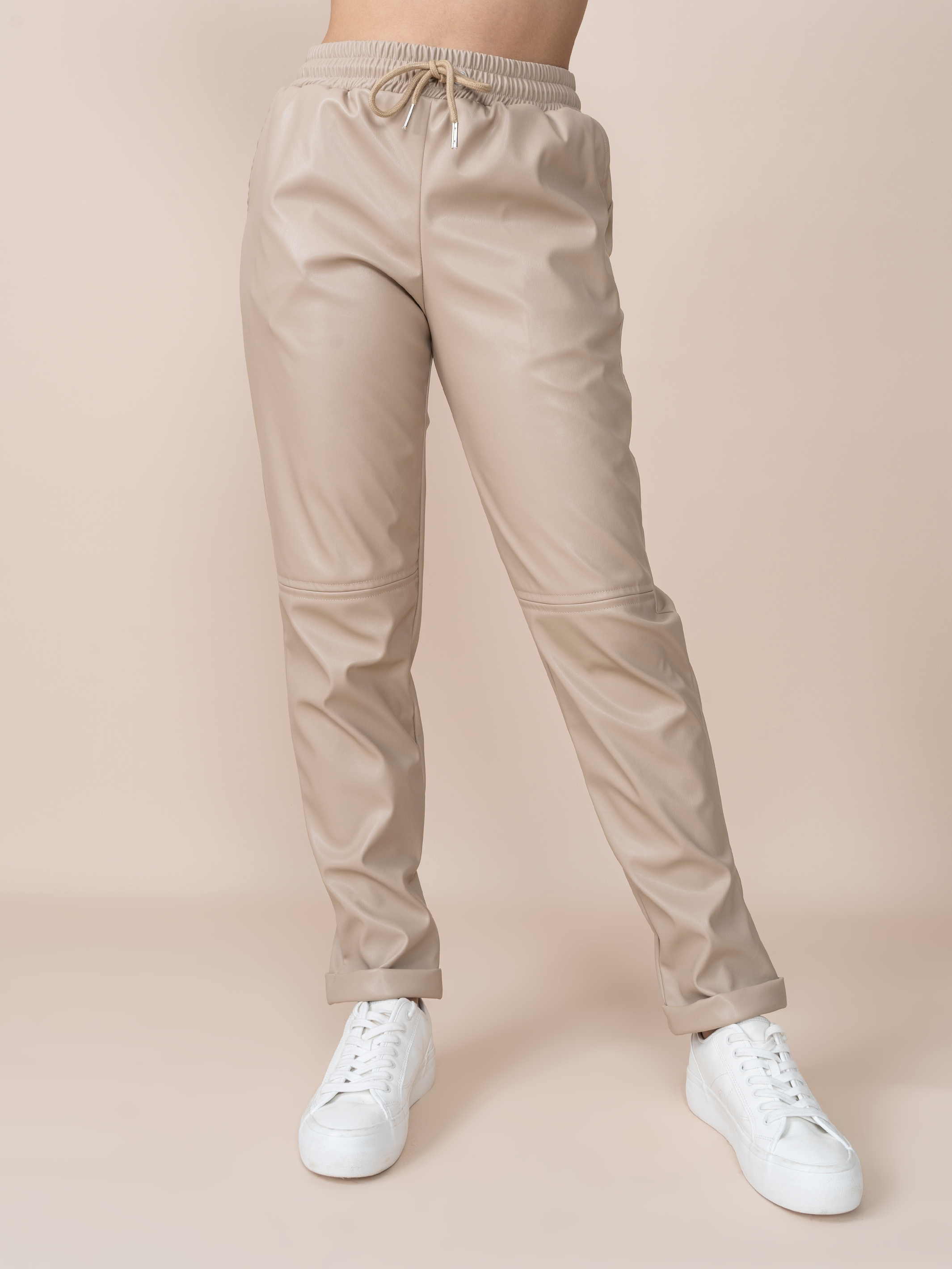 Jogger de Cuerina Grace Crema