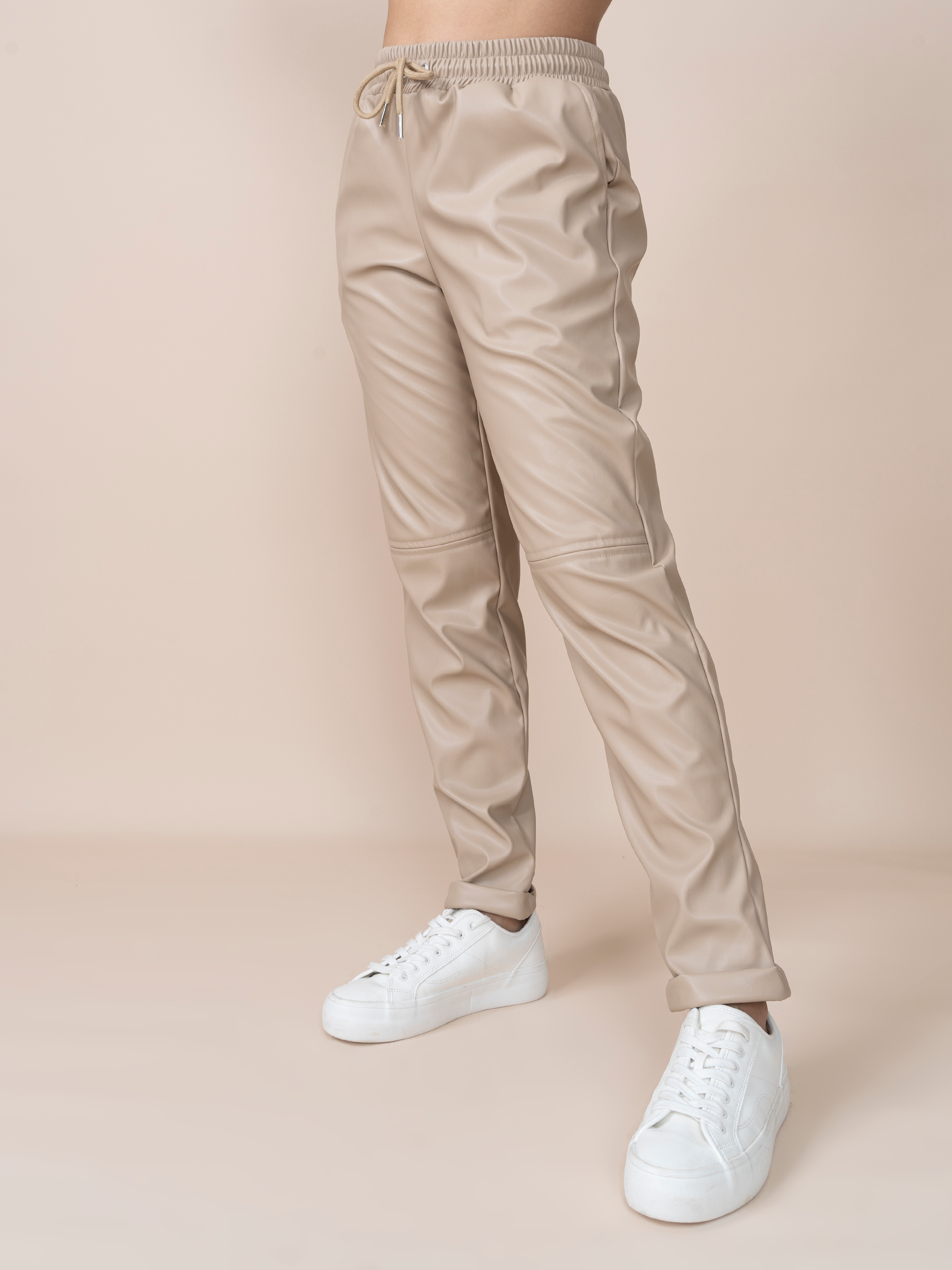 Jogger de Cuerina Grace Crema