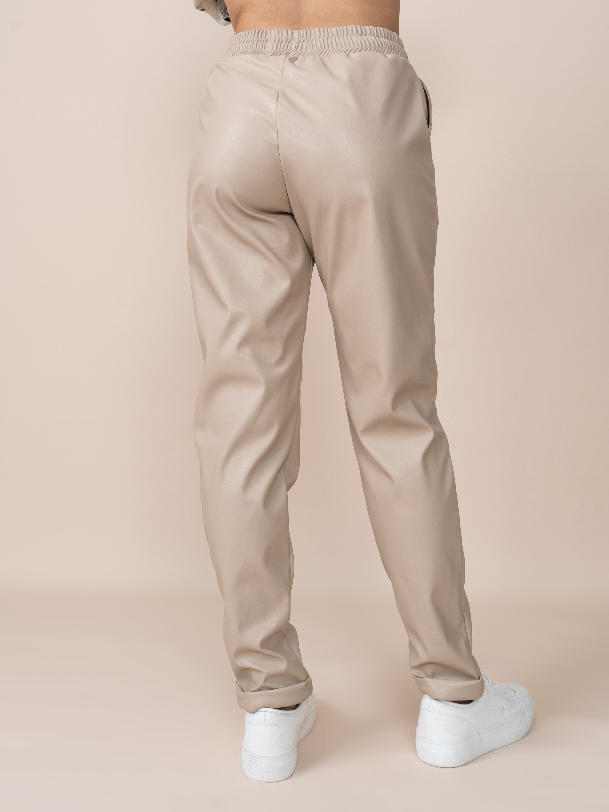Jogger de Cuerina Grace Crema