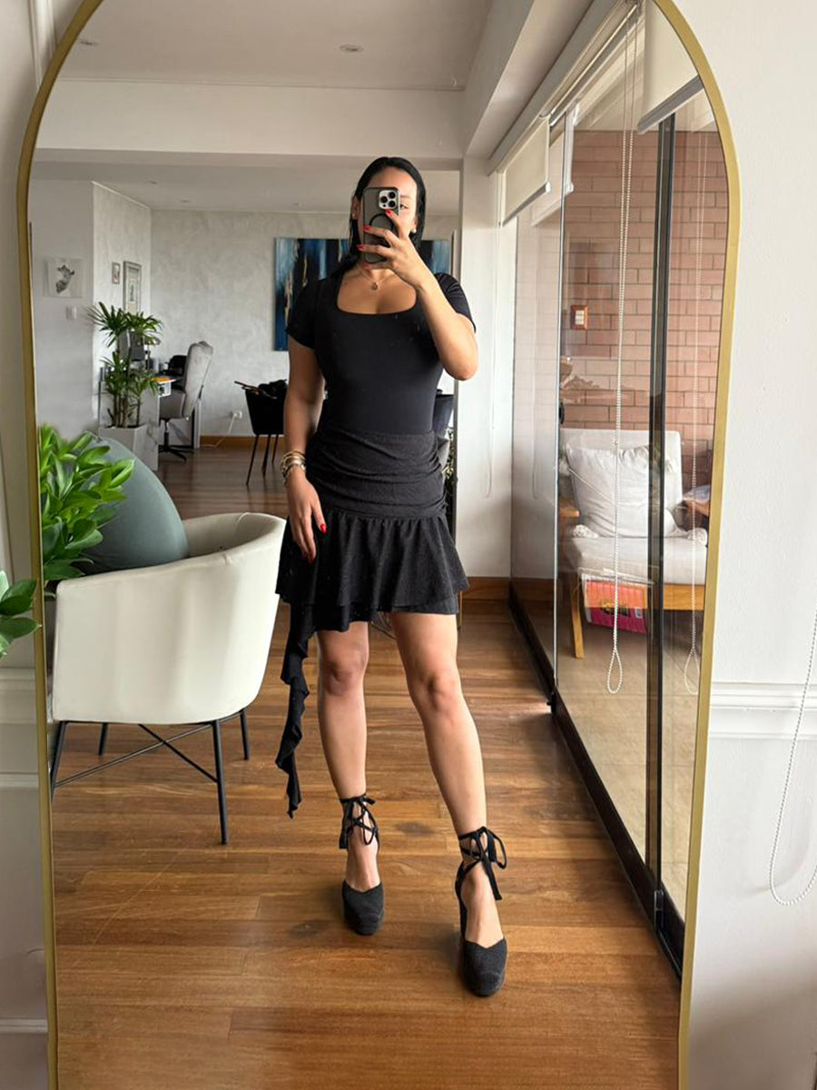 Falda Corta Broderie Negra