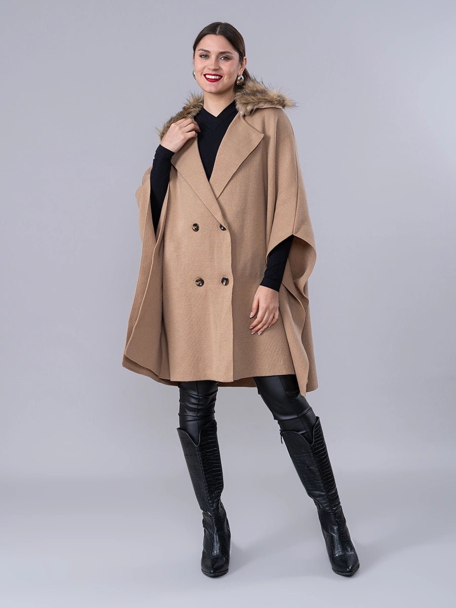 Poncho Tejido Camel Cuello Peluche - Abrigo de La Matier