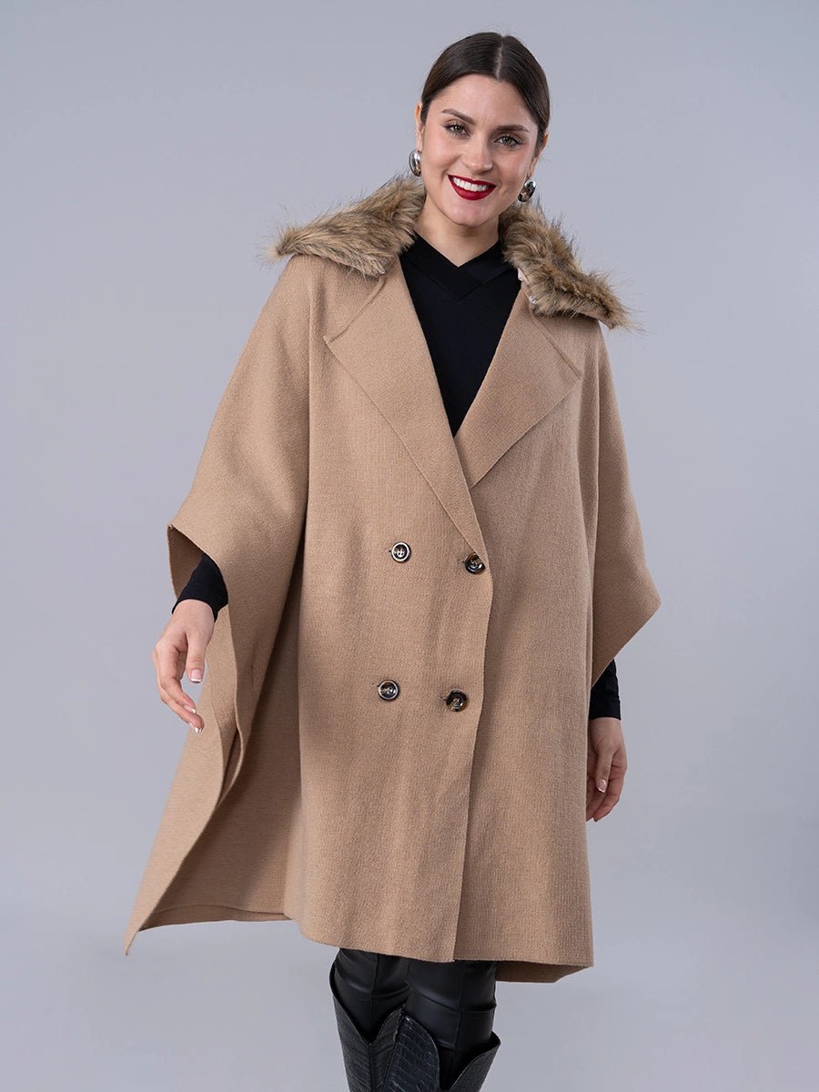 Poncho Tejido Camel Cuello Peluche - Abrigo de La Matier