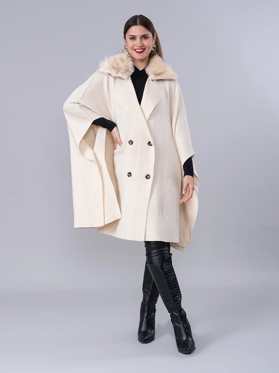 Poncho Tejido Crema Cuello Peluche - Abrigo de La Matier