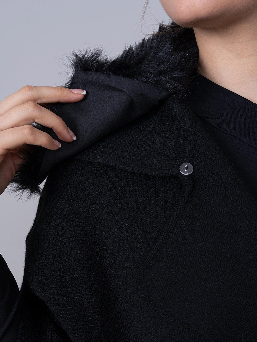 Poncho Tejido Negro Cuello Peluche - Abrigo de La Matier