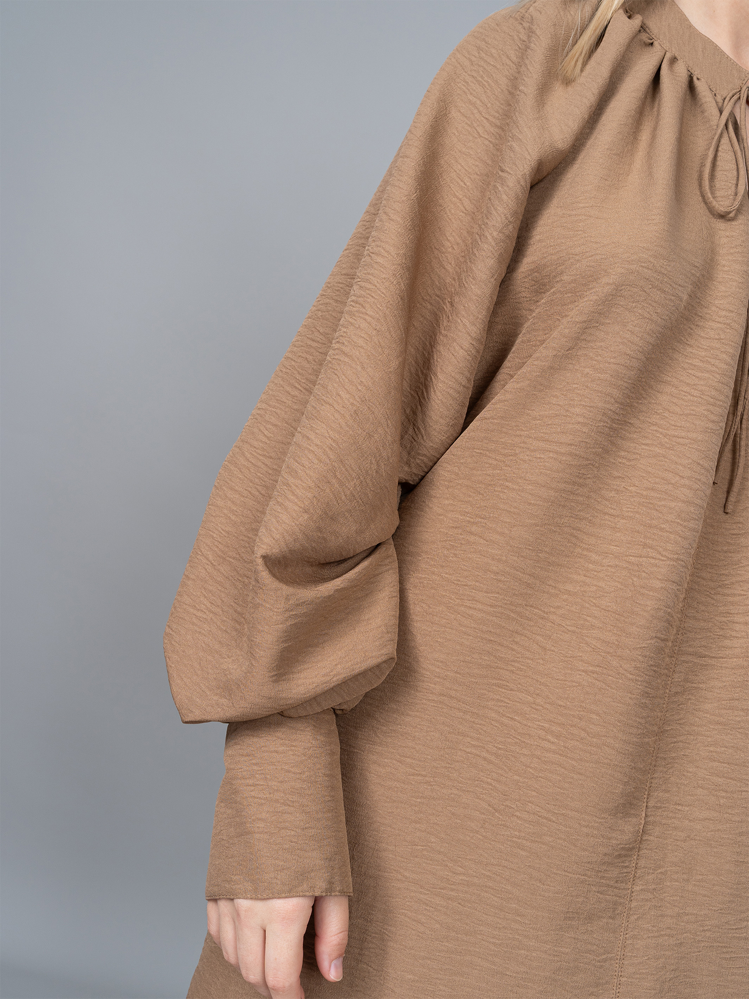Vestido Mafer Mocha Mousse en Genova