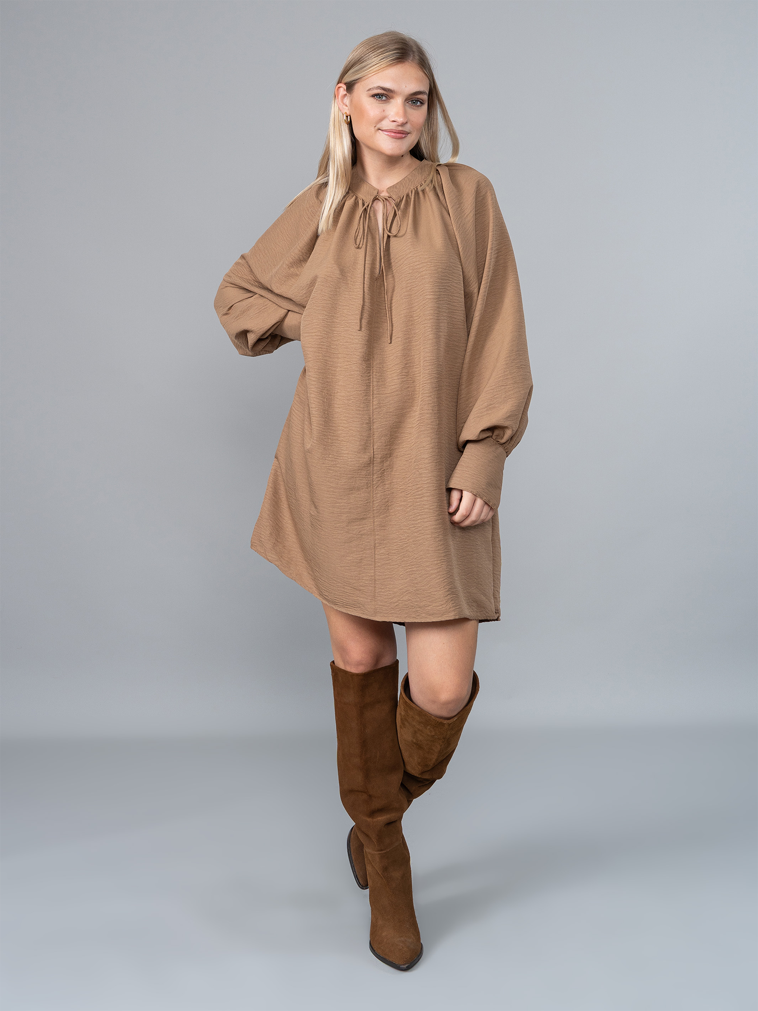 Vestido Mafer Mocha Mousse en Genova