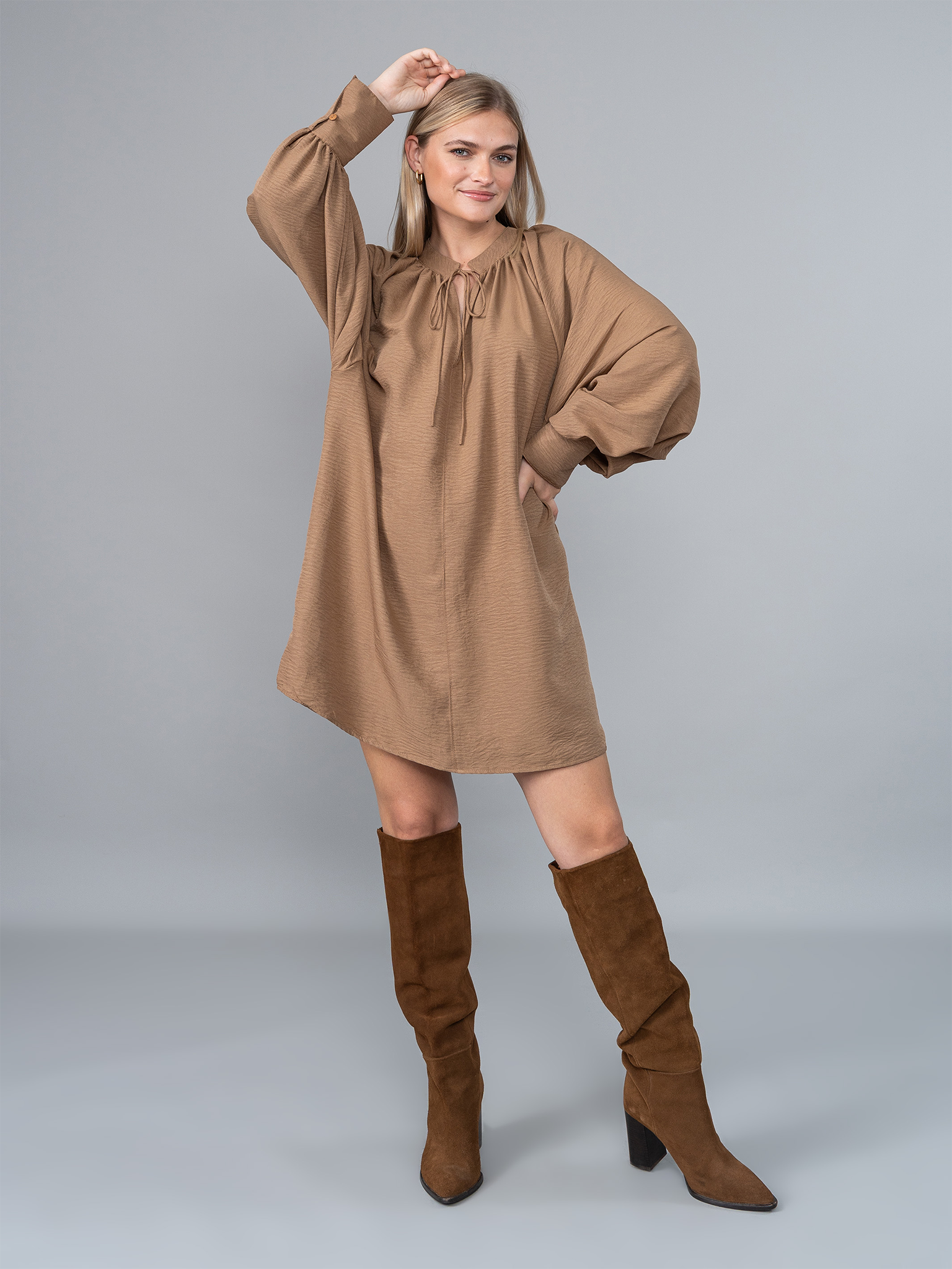 Vestido Mafer Mocha Mousse en Genova