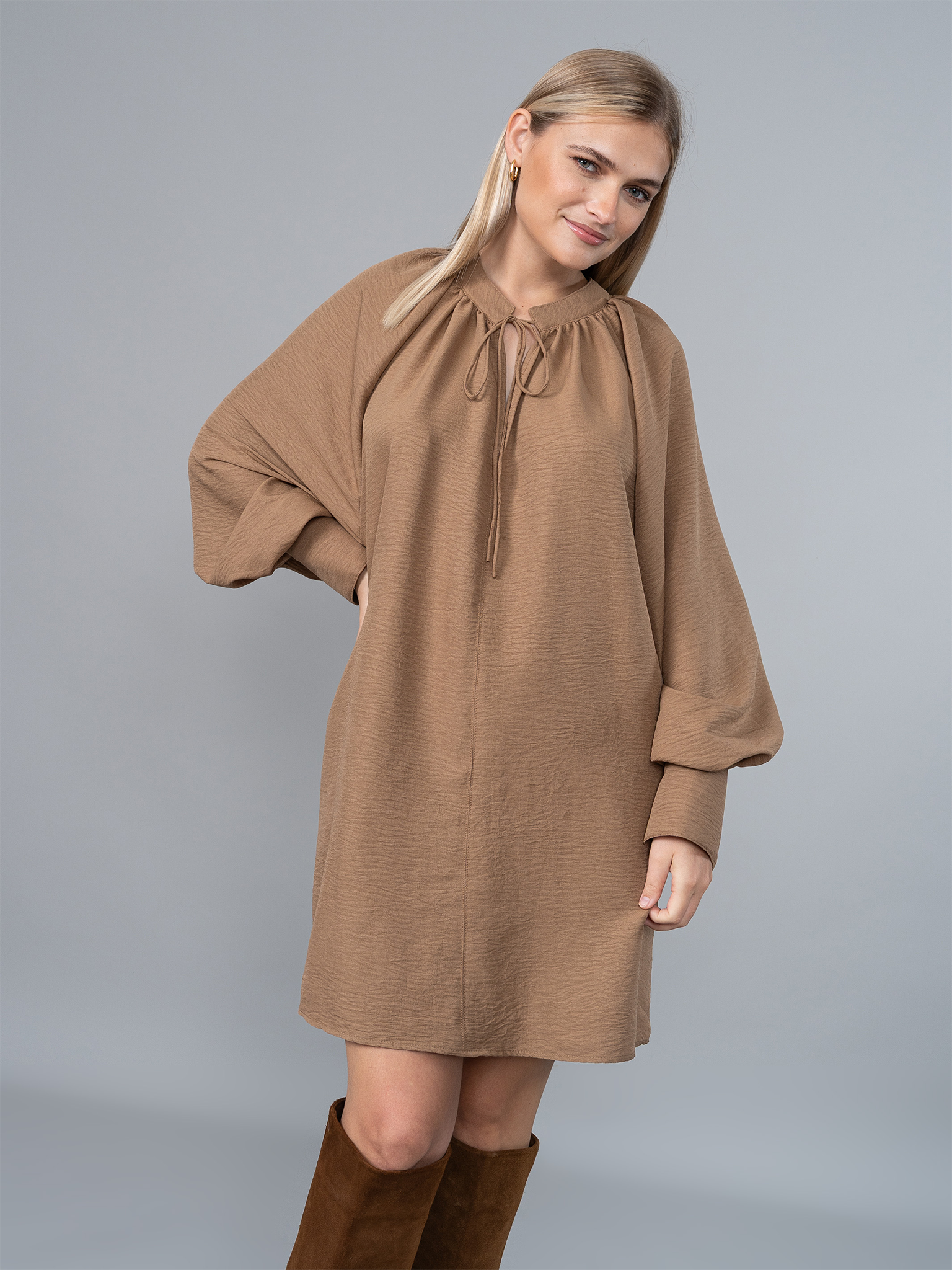 Vestido Mafer Mocha Mousse en Genova