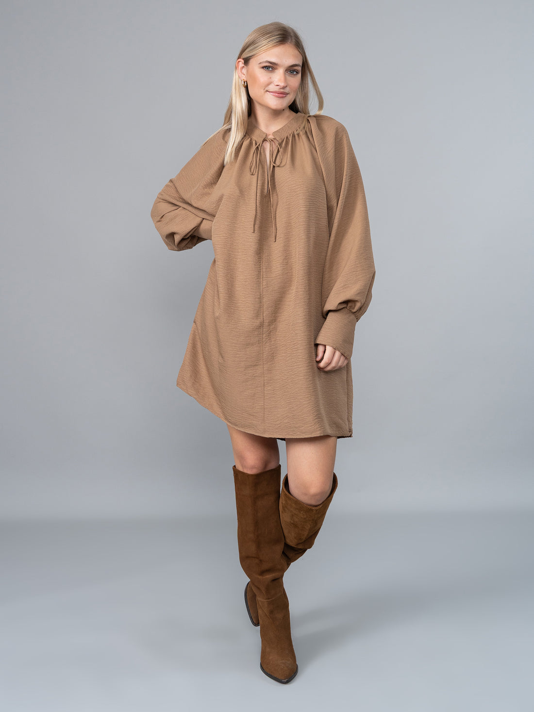 Vestido Mafer Mocha Mousse en Genova