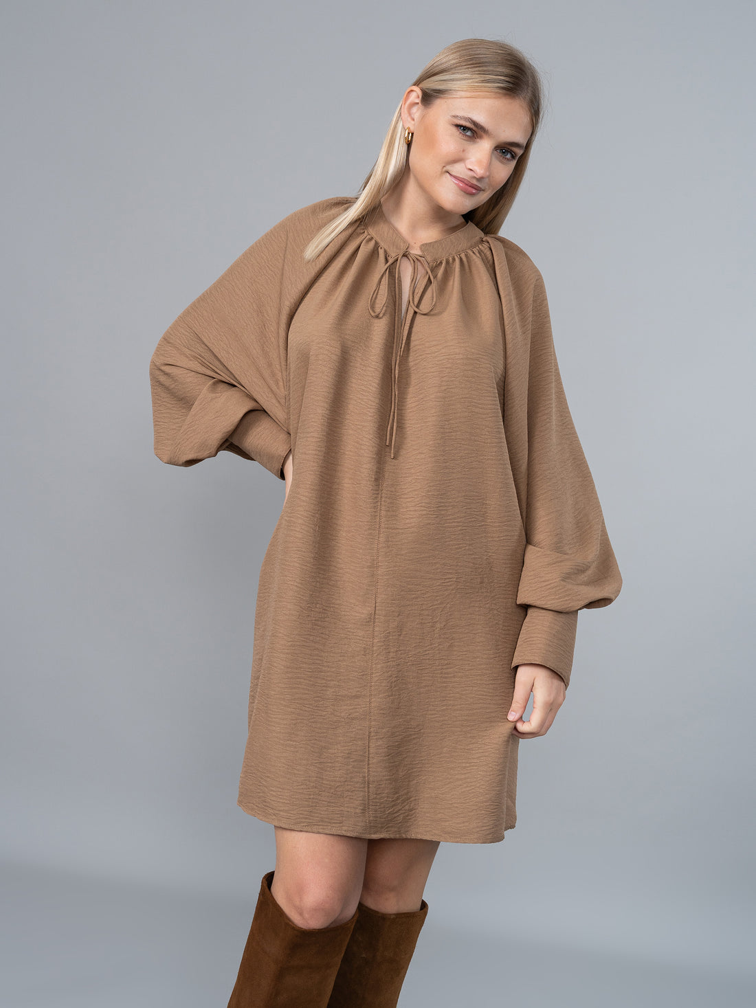 Vestido Mafer Mocha Mousse en Genova