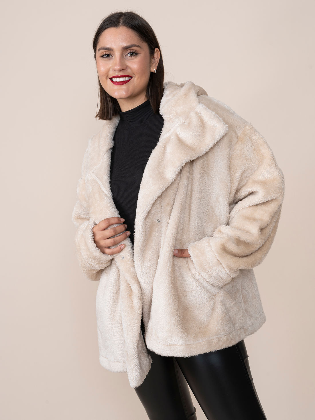 Abrigo de Peluche Laura Beige