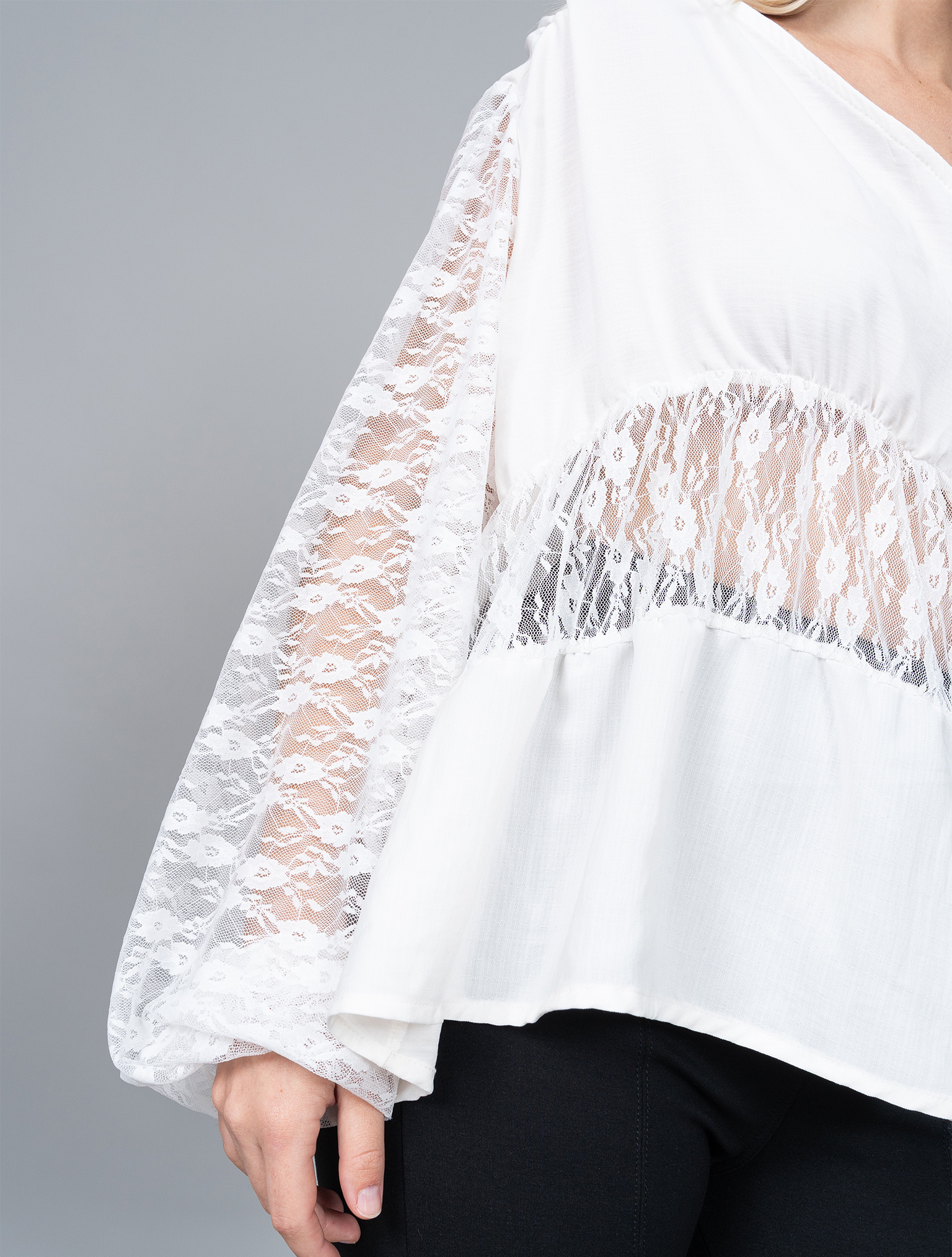 Blusa Valentina Hueso en Lino/Encaje