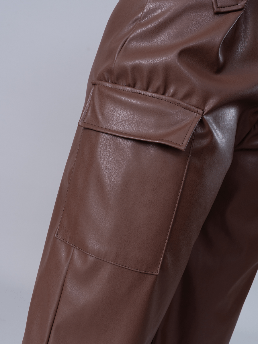 Cargo Efecto Piel Nathalia Marrón - PANTALON de La Matier