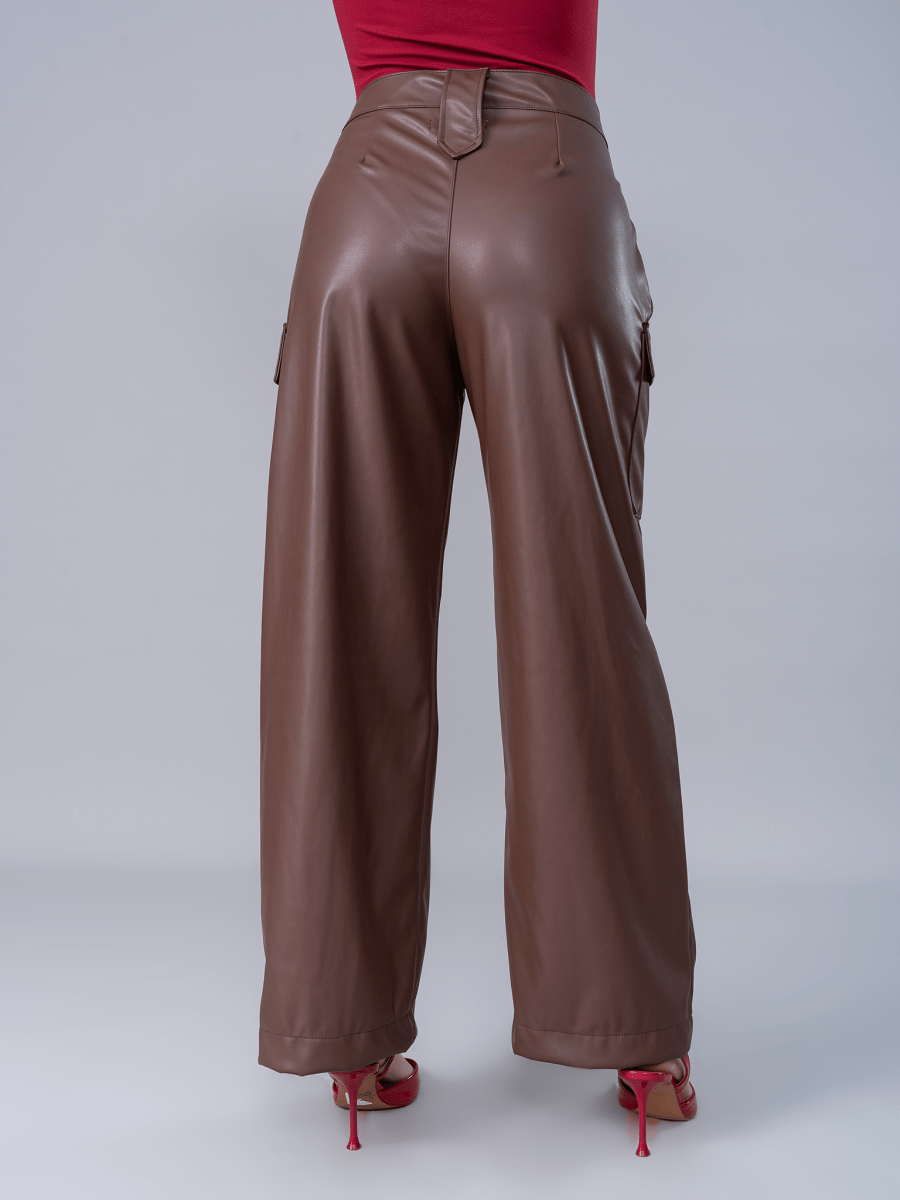 Cargo Efecto Piel Nathalia Marrón - PANTALON de La Matier
