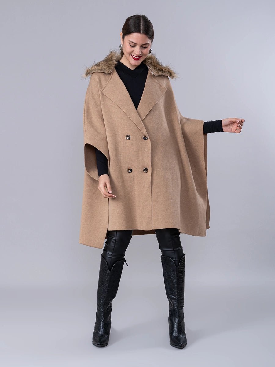 Poncho Tejido Camel Cuello Peluche - Abrigo de La Matier