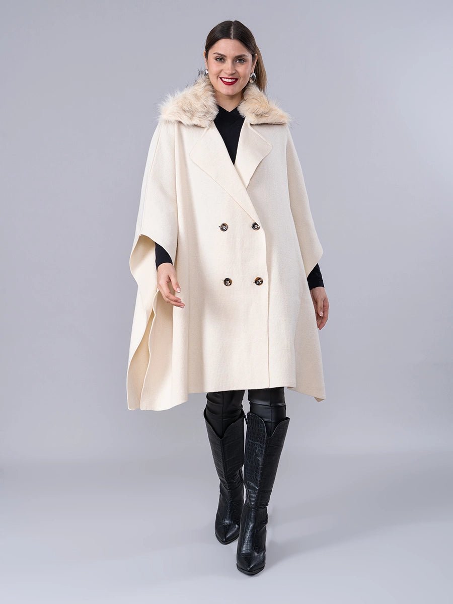 Poncho Tejido Crema Cuello Peluche - Abrigo de La Matier