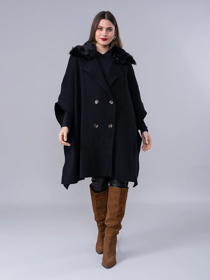 Poncho Tejido Negro Cuello Peluche - Abrigo de La Matier