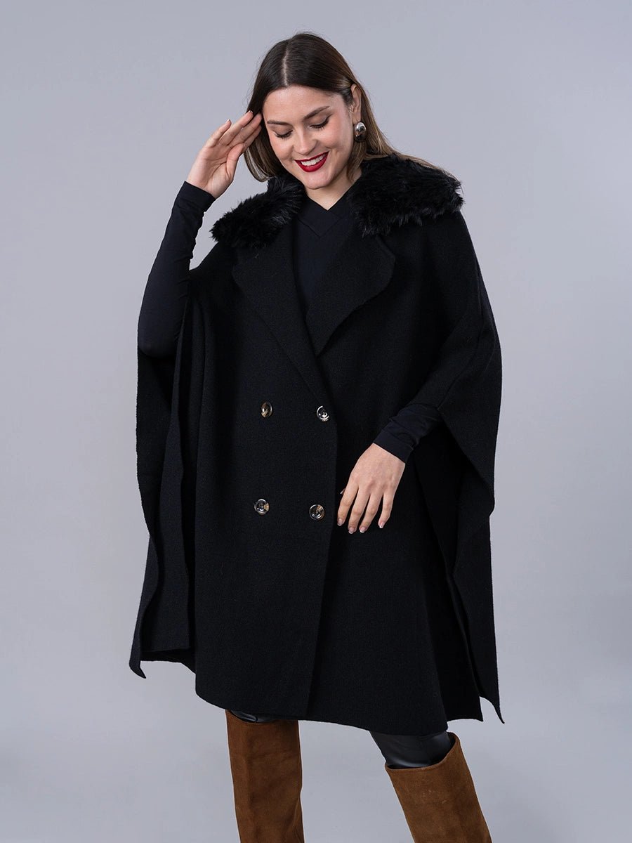 Poncho Tejido Negro Cuello Peluche - Abrigo de La Matier